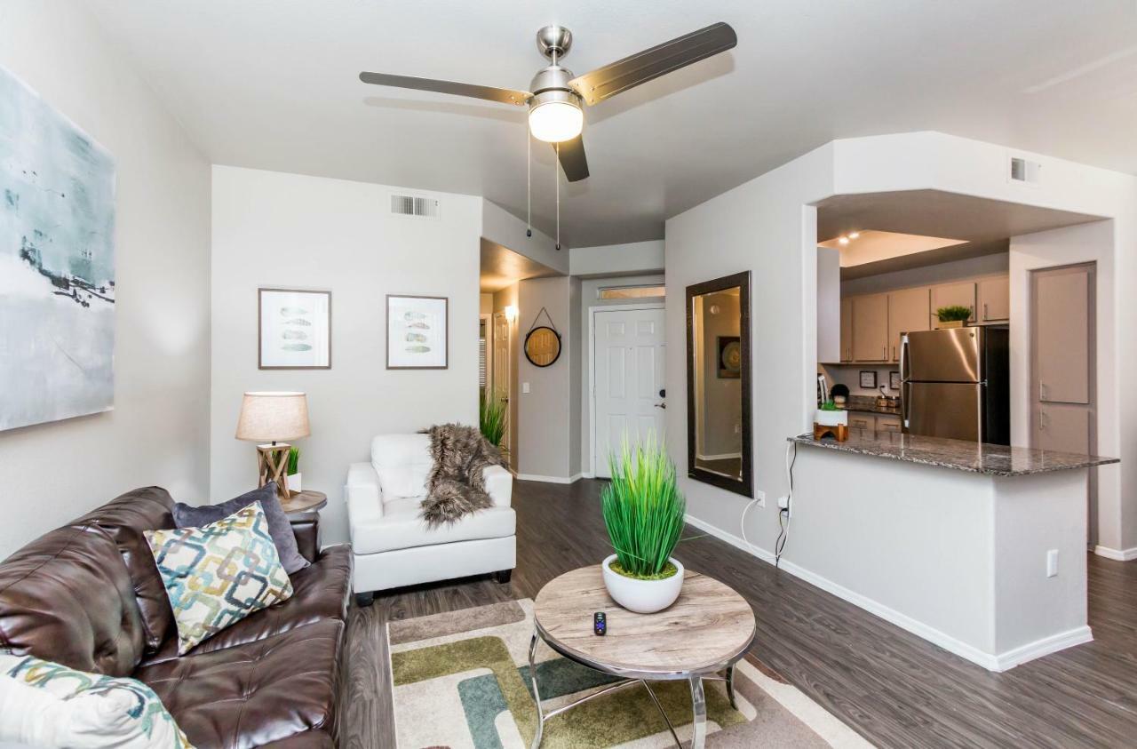 Holiday home 3 Bedroom - Tpc Golf, Shopping & Dining 3 Miles With Parking -1025 Phoenix