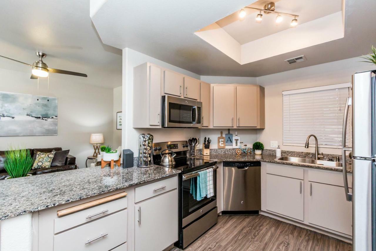 Holiday home 3 Bedroom - Tpc Golf, Shopping & Dining 3 Miles With Parking -1025