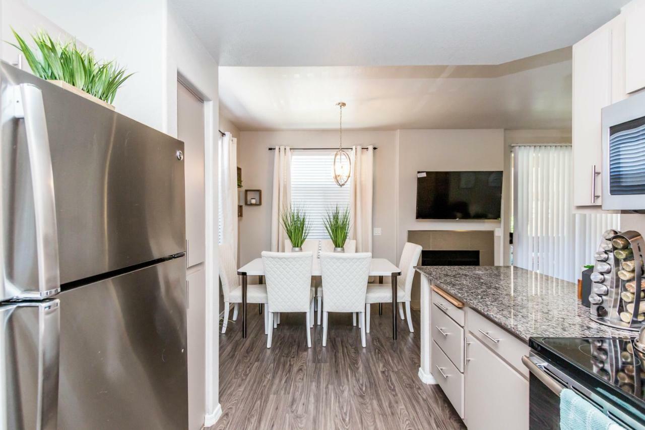 3 Bedroom - Tpc Golf, Shopping & Dining 3 Miles With Parking -1025 Holiday home